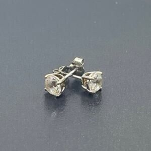 Ross Simons 14K White Gold Round Prong Set‎ Post Stud Earrings 5.7mm 0.98 grams